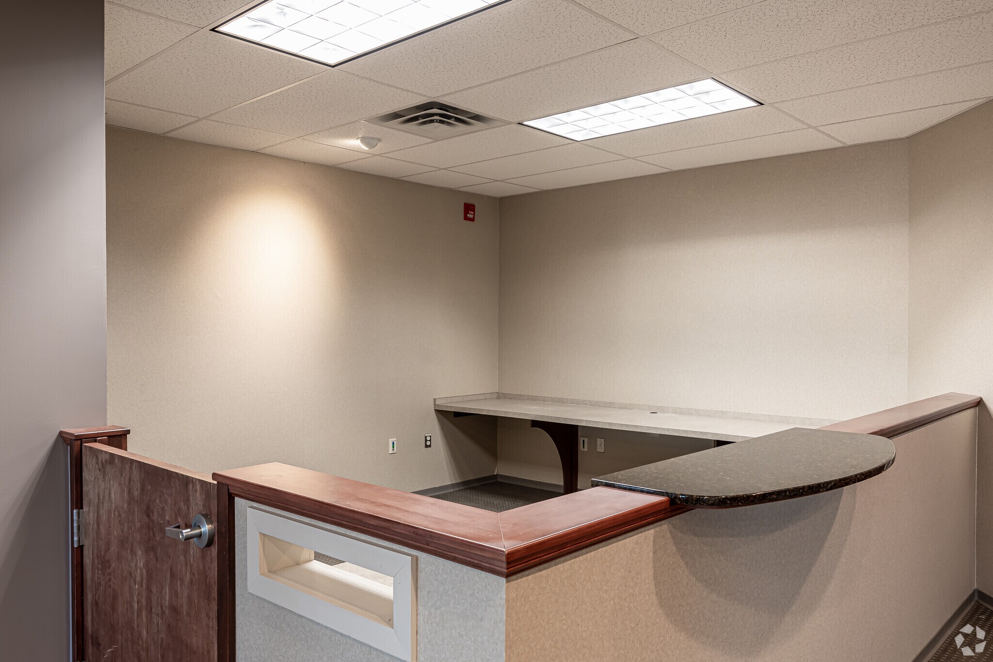 125 Eugene O'Neill Dr, New London, CT to rent Interior Photo- Image 1 of 5