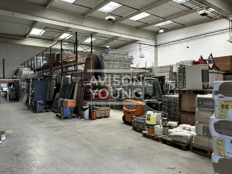 Light Industrial in Villeneuve-la-Garenne to rent - Building Photo - Image 2 of 9