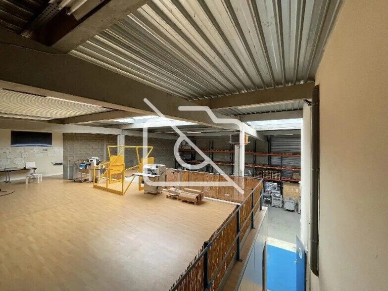 Industrial in Trappes for sale - Interior Photo - Image 3 of 12