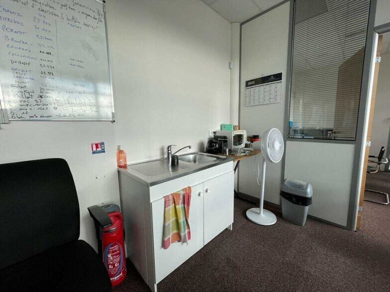 Office in Lyon to rent - Interior Photo - Image 3 of 12