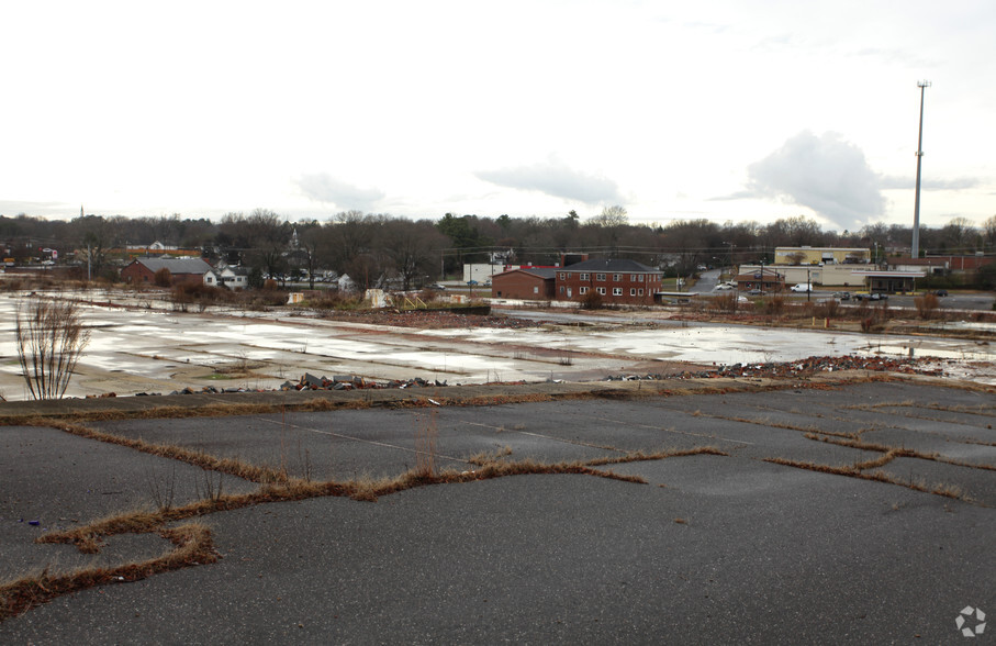 1607 W Franklin Blvd, Gastonia, NC for sale - Primary Photo - Image 1 of 1