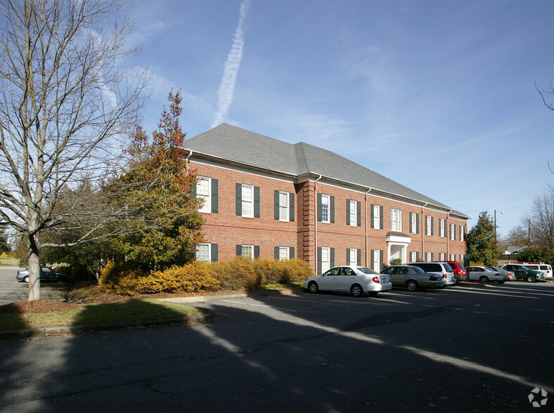 3600 Country Club Rd, Winston-Salem, NC for rent - Building Photo - Image 2 of 9