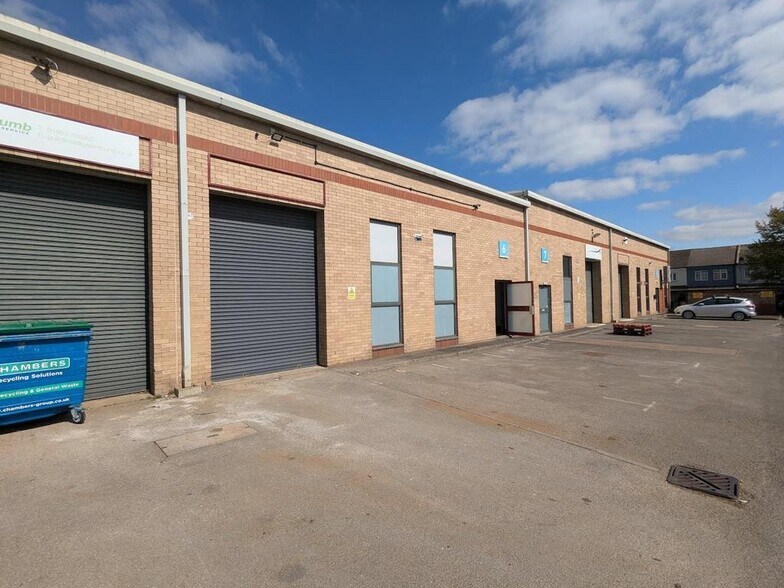 Boundary Way, Woking for sale - Primary Photo - Image 1 of 1