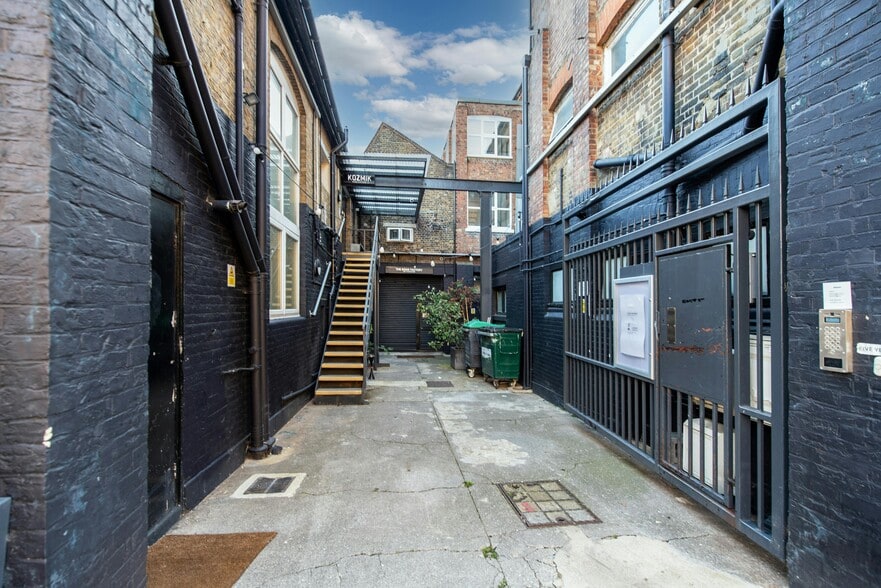 9-15 Elthorne Rd, London to rent - Building Photo - Image 2 of 11