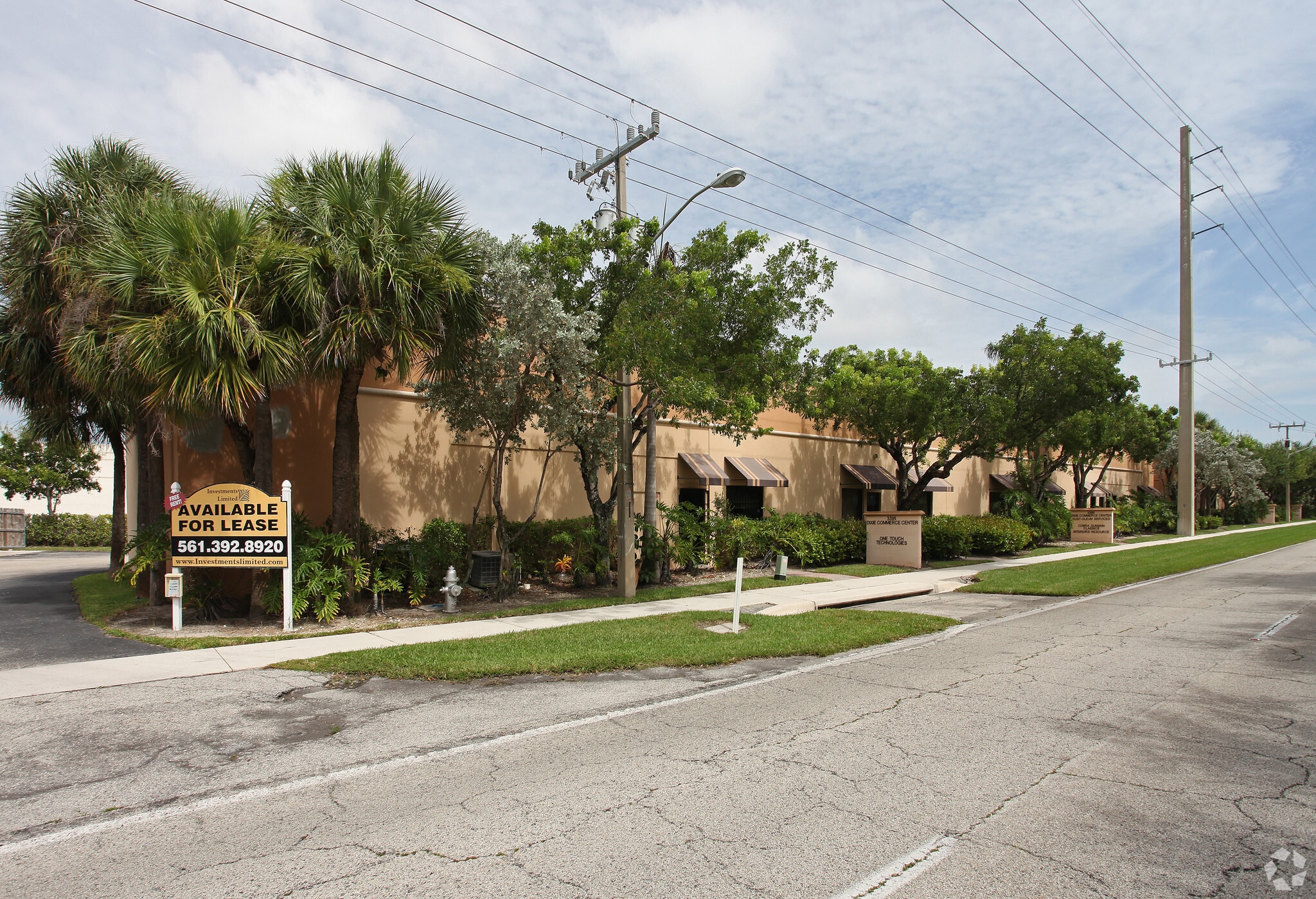 3595 N Dixie Hwy, Boca Raton, FL to rent Primary Photo- Image 1 of 4