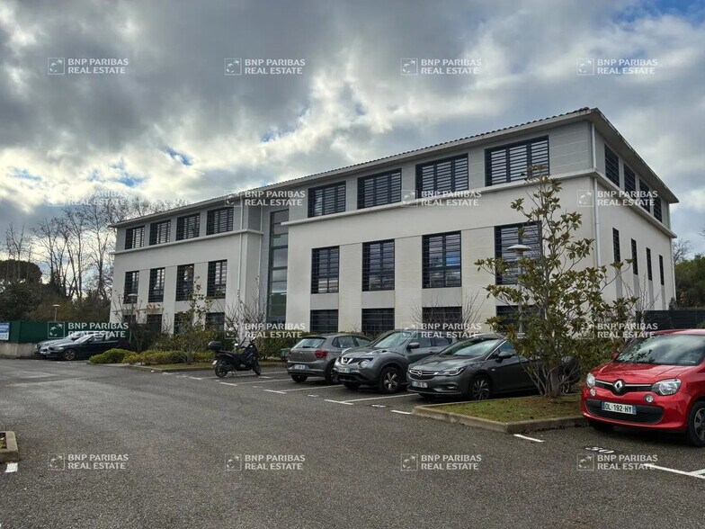 Office in Aix-en-Provence to rent - Building Photo - Image 2 of 35