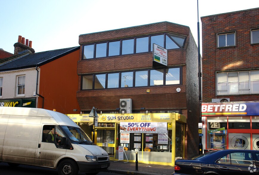 104 High St, Brentwood to rent - Building Photo - Image 3 of 5