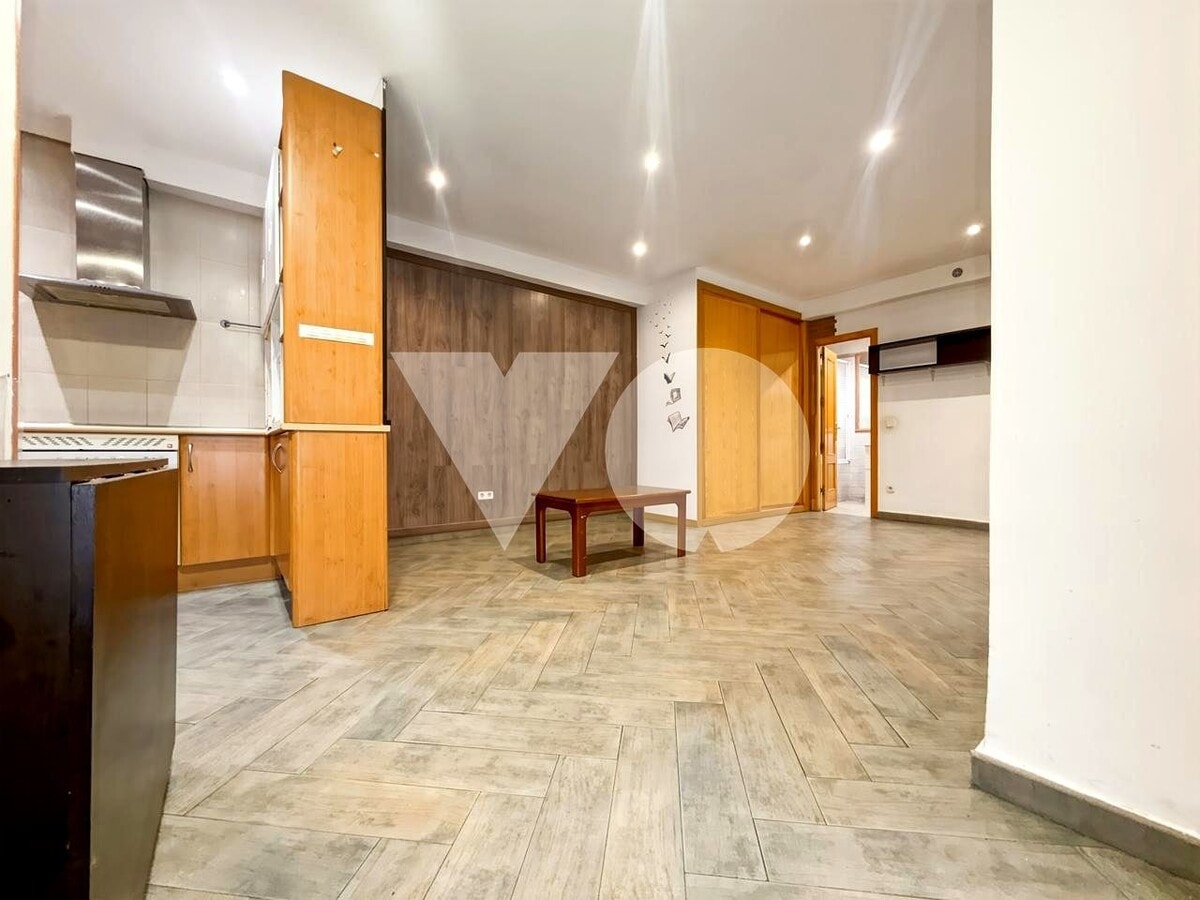 Madrid, MAD 28027 - Unit 01 -  - Interior Photo - Image 1 of 3