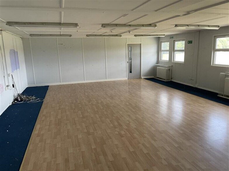 Dormers Wells Ln, Southall to rent - Building Photo - Image 3 of 3