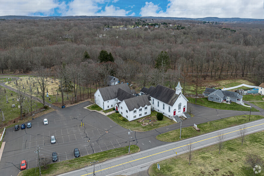 402 Main St, Middlefield, CT for sale - Building Photo - Image 3 of 8