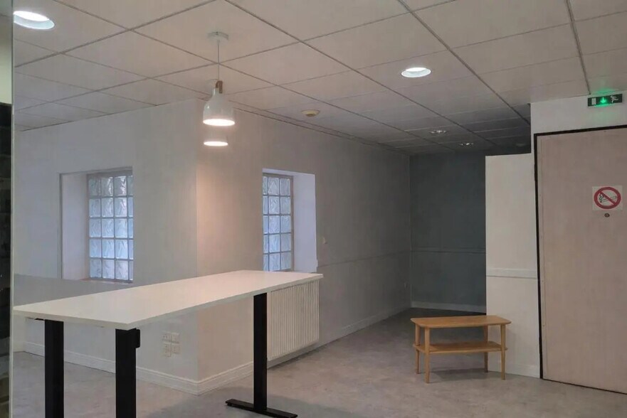 Office in Vannes for sale - Interior Photo - Image 1 of 8