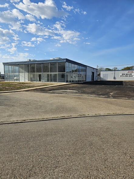 1309 N Brazosport Blvd, Freeport, TX for sale - Building Photo - Image 3 of 10