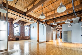 364-424 Rue Guy E, Montréal, QC to rent Interior Photo- Image 2 of 3