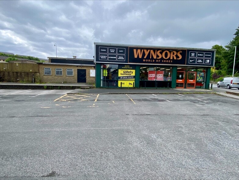 Newchurch Rd, Bacup to rent - Building Photo - Image 3 of 4
