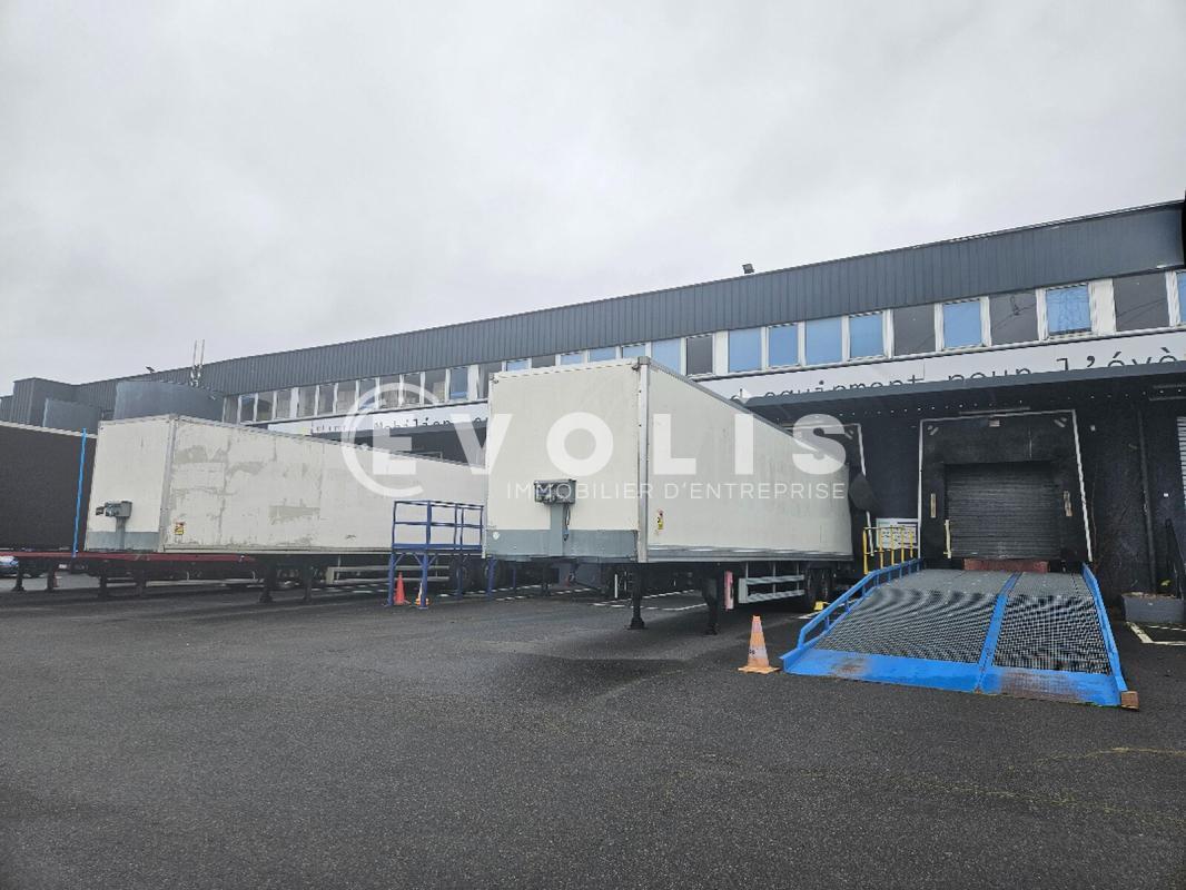 Light Industrial in Palaiseau to rent Building Photo- Image 1 of 15
