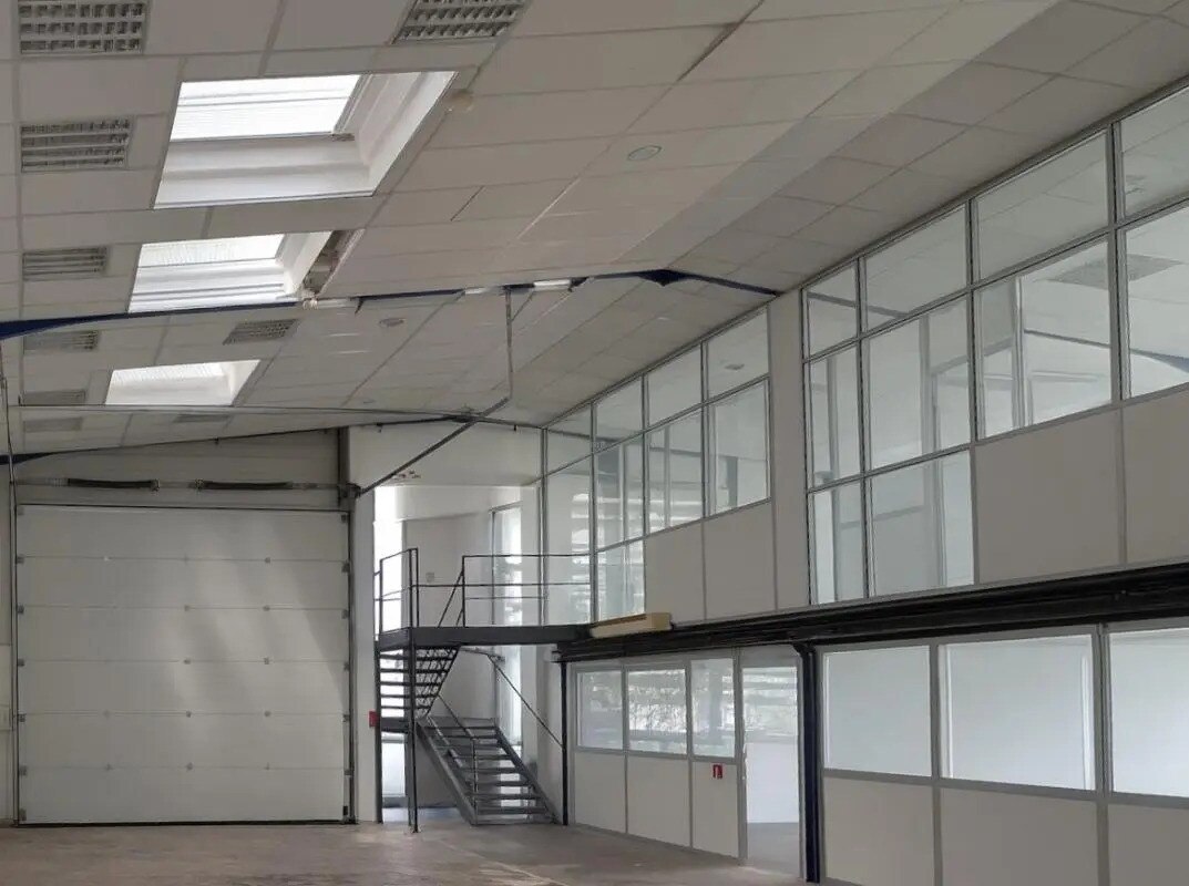Industrial in Saint-Fons to rent Interior Photo- Image 1 of 7