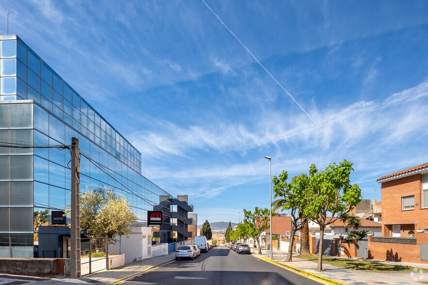 Carrer del Samontà, 21, Sant Joan Despí, Barcelona to rent - Building Photo - Image 3 of 3