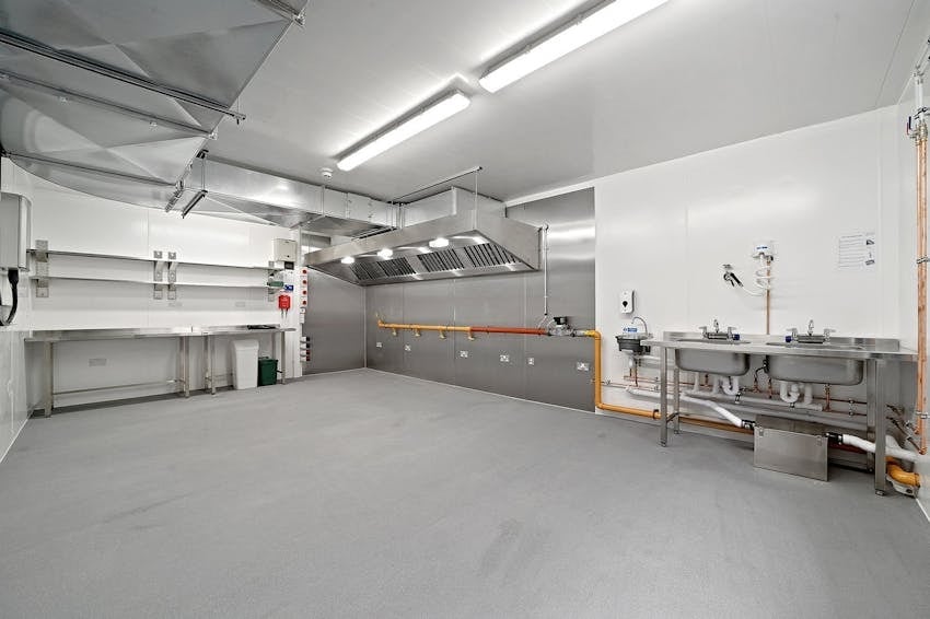 110-118 Markfield Rd, London to rent Interior Photo- Image 1 of 2