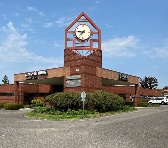 9757 SE Sunnyside Rd, Clackamas, OR for rent - Building Photo - Image 1 of 5