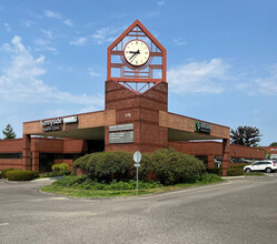 9757 SE Sunnyside Rd, Clackamas, OR for rent Building Photo- Image 1 of 6