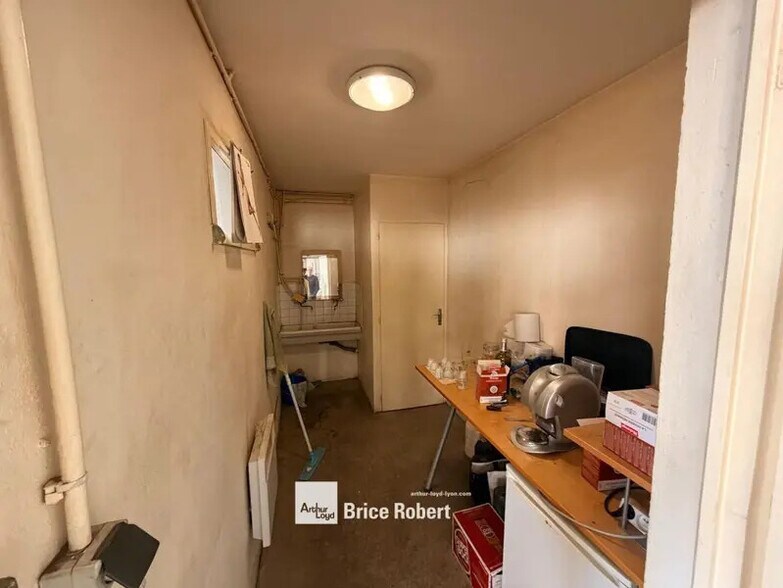 54 Avenue Des Bruyères, Décines-Charpieu to rent - Interior Photo - Image 3 of 10