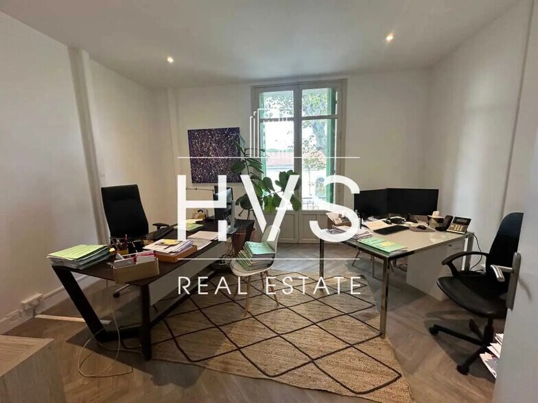 Office in Aix-en-Provence to rent - Interior Photo - Image 1 of 8
