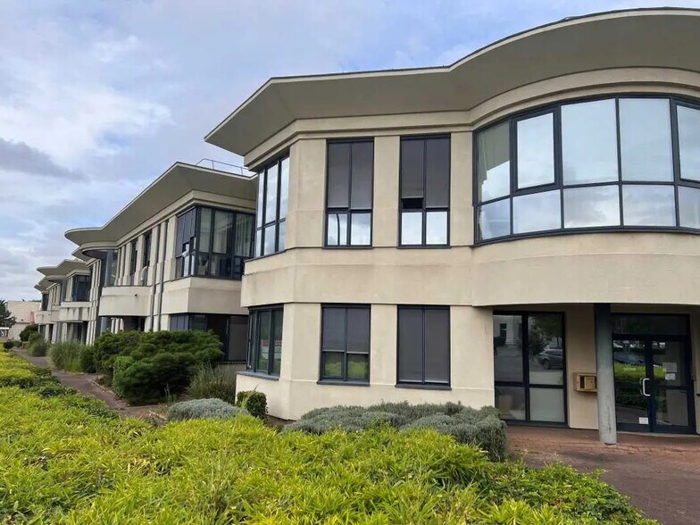 Light Industrial in Créteil to rent - Building Photo - Image 2 of 15