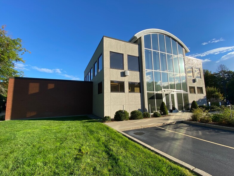 Office in West Warwick, RI for sale - Primary Photo - Image 1 of 1