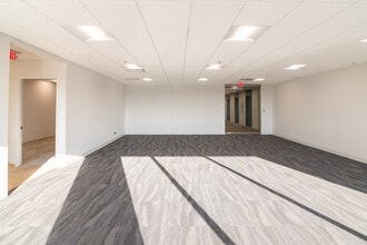 1051 Perimeter Dr, Schaumburg, IL to rent Building Photo- Image 2 of 8