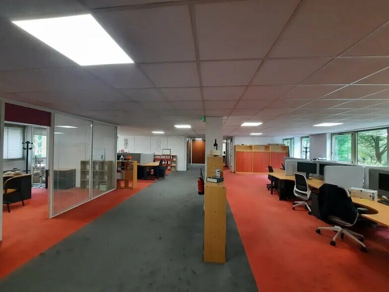 Office in Rouen to rent - Building Photo - Image 2 of 15