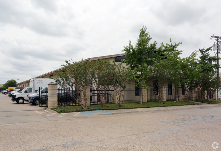 3738 Haggar Way, Dallas, TX for rent - Building Photo - Image 2 of 4