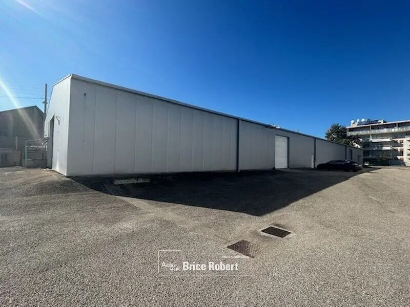 Light Industrial in Vénissieux to rent Building Photo- Image 1 of 9