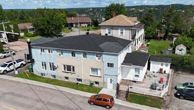 392 Rue Saint-Hilaire, Saguenay, QC for sale Primary Photo- Image 1 of 2