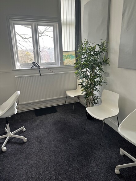 82 Great North Rd, Hatfield to rent - Interior Photo - Image 3 of 7