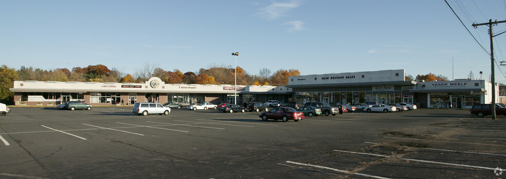 719-725 New Britain Ave, Newington, CT for rent - Building Photo - Image 1 of 4