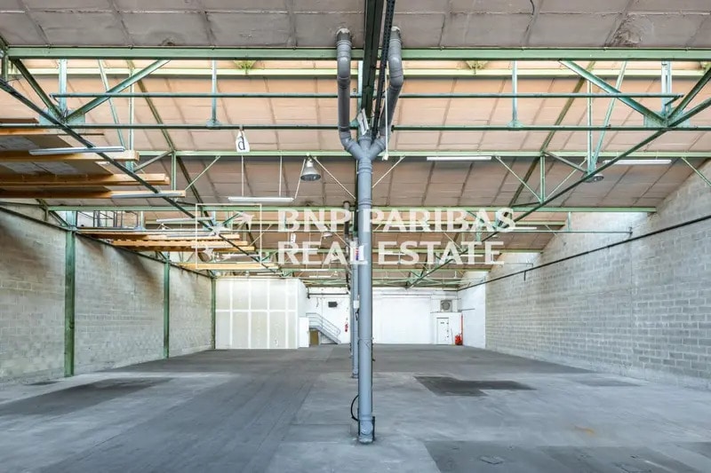 Light Industrial in Pantin for sale Interior Photo- Image 1 of 9