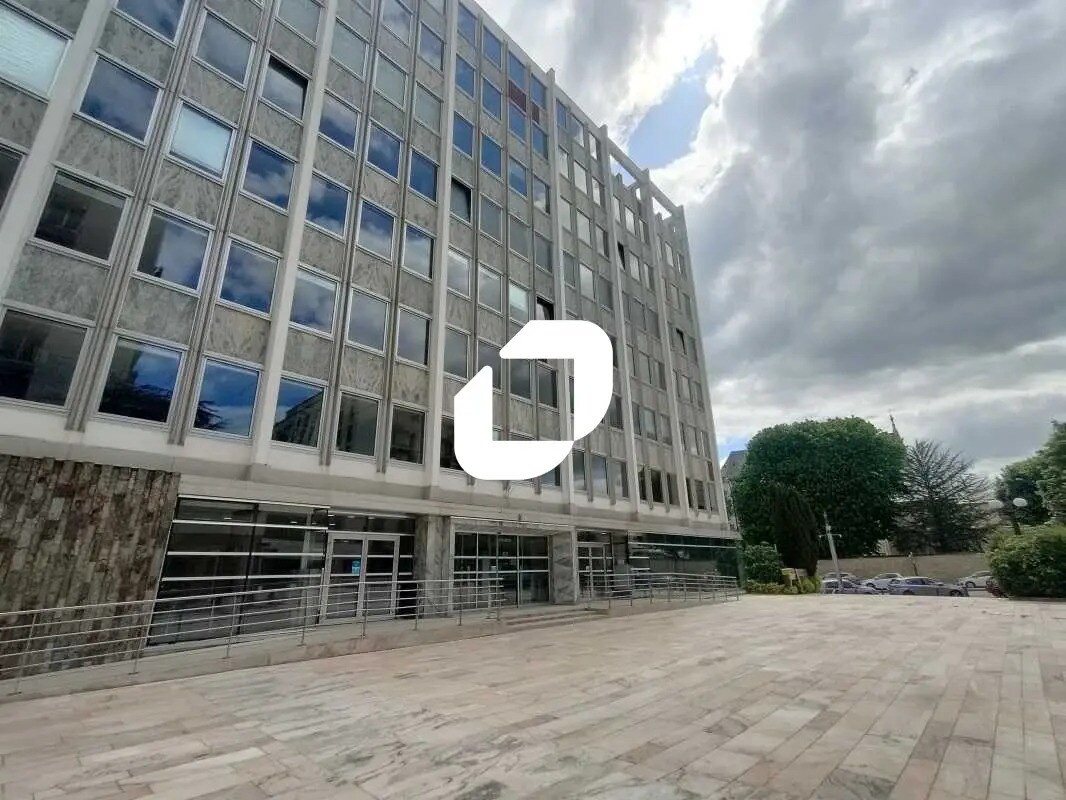 2 Esplanade Du Grand Siecle, Versailles to rent Building Photo- Image 1 of 10