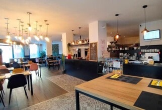 Retail in Sant Just Desvern, Barcelona to rent Interior Photo- Image 1 of 3