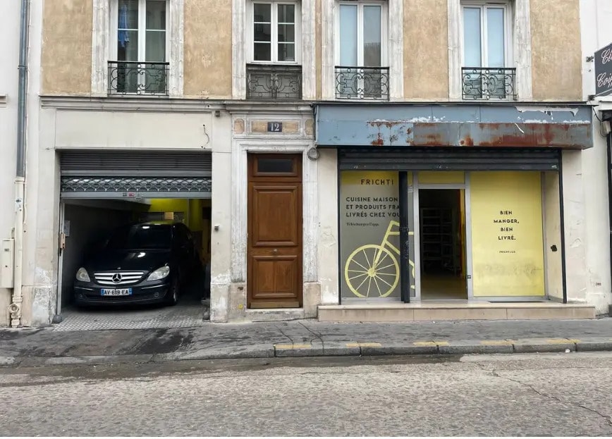 Location Commerce 210 m² - Photo 1