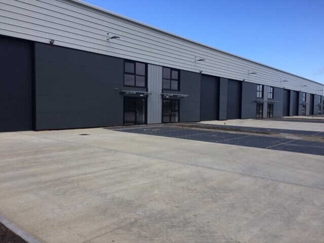 1-5 Axus Close, Biggleswade for sale Primary Photo- Image 1 of 1