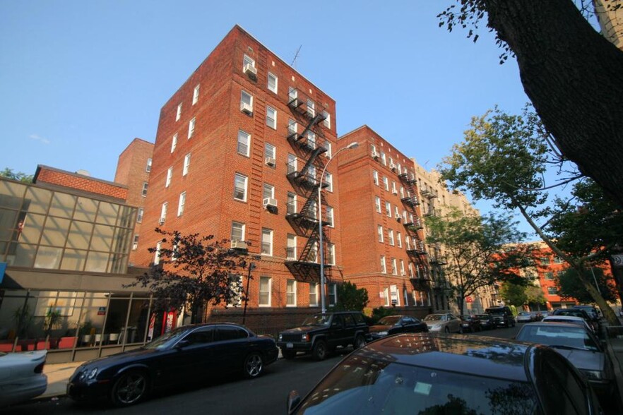 2531 30th Rd, Long Island City, NY for rent - Primary Photo - Image 1 of 6