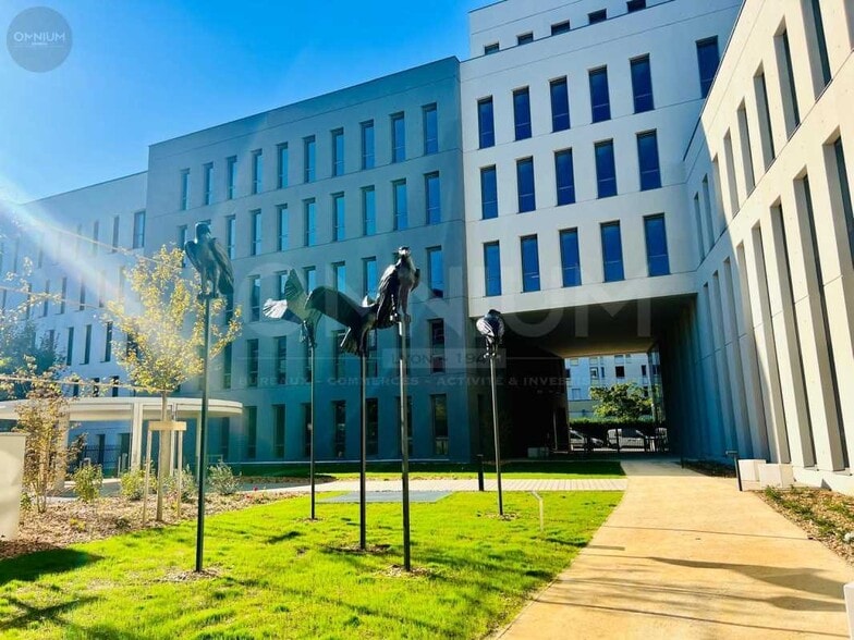 Office in Villeurbanne to rent - Building Photo - Image 2 of 28