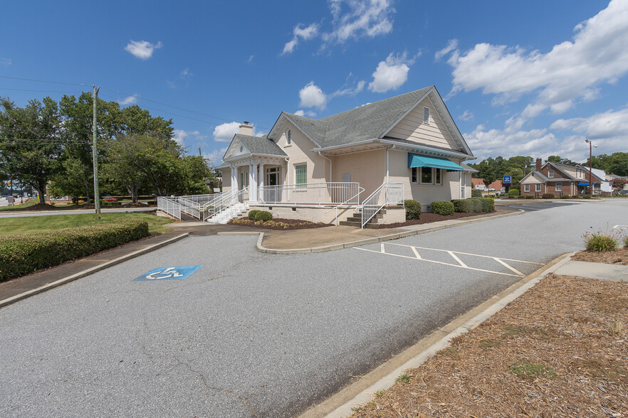 1722 N Main St, Anderson, SC for rent - Building Photo - Image 3 of 10