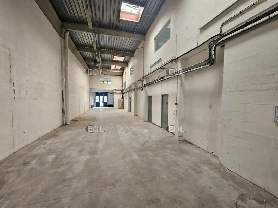 Light Industrial in Fresnes to rent Building Photo- Image 1 of 15