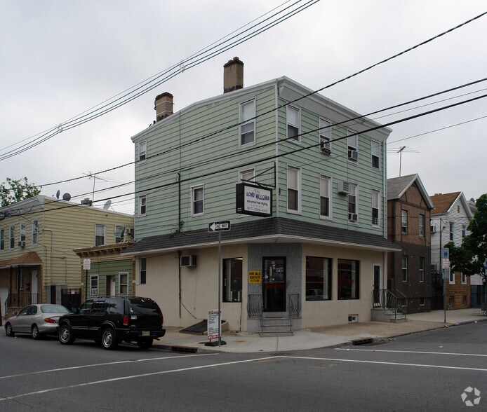 49 Warwick St, Newark 07105 UK