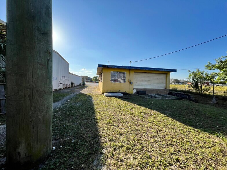 2860 S Kings Hwy, Fort Pierce, FL for rent - Building Photo - Image 2 of 7