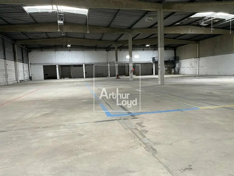 Industrial in Morangis to rent - Interior Photo - Image 1 of 10