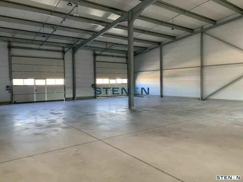 Light Industrial in Rousset to rent - Building Photo - Image 1 of 15