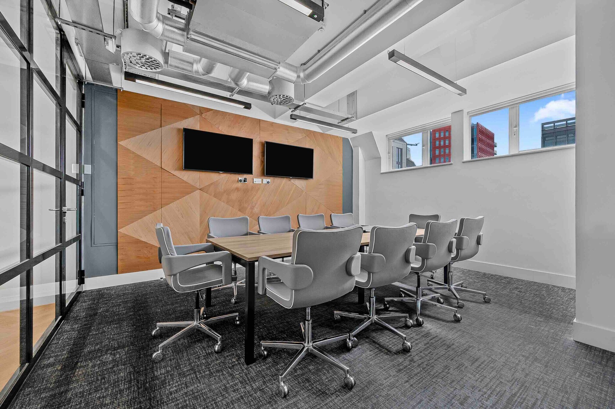 112-116 New Oxford St, London to rent Interior Photo- Image 1 of 8
