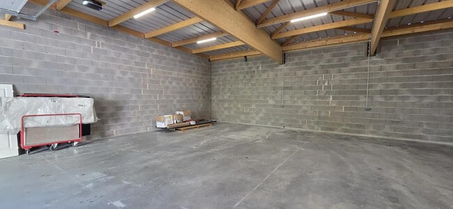 Location Entrepôt 188 m²
